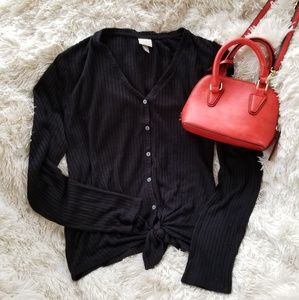 Black Tie-bottom Sweater